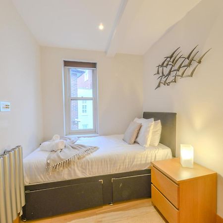 Central Two Bedroom Apartments St Albans By Central Stays Short Lets & Serviced Accommodation With Free Parking Exterior photo