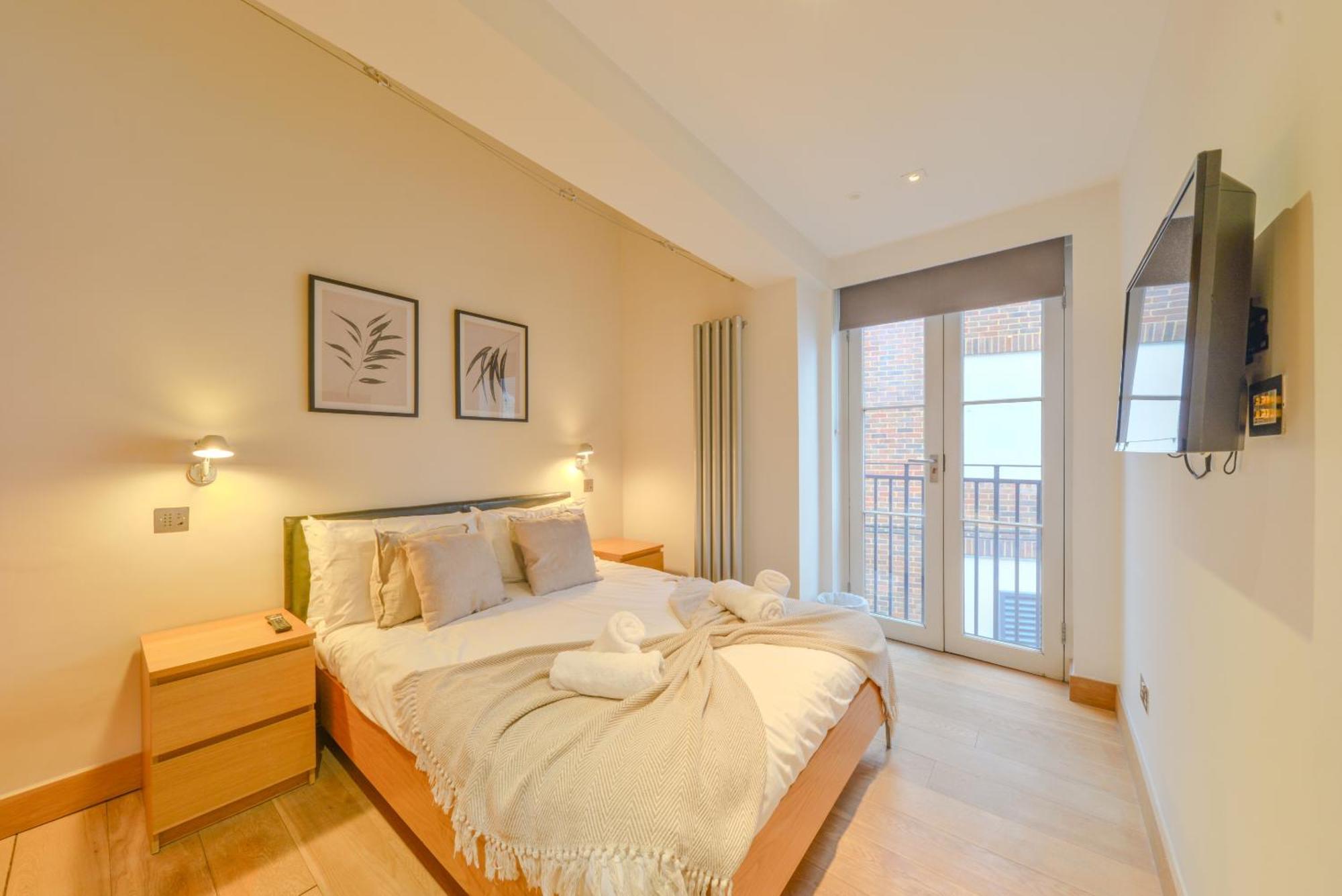 Central Two Bedroom Apartments St Albans By Central Stays Short Lets & Serviced Accommodation With Free Parking Room photo
