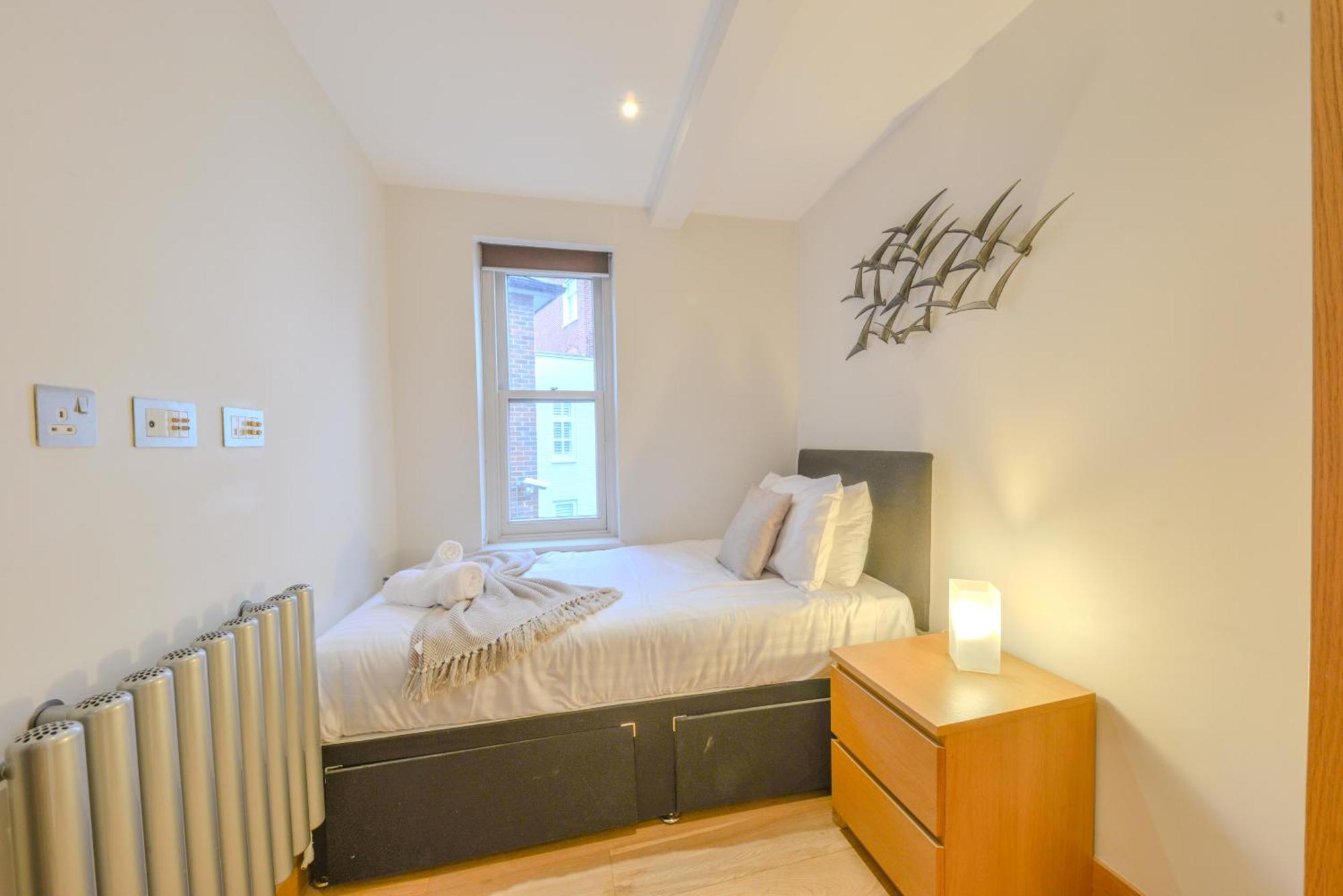 Central Two Bedroom Apartments St Albans By Central Stays Short Lets & Serviced Accommodation With Free Parking Exterior photo